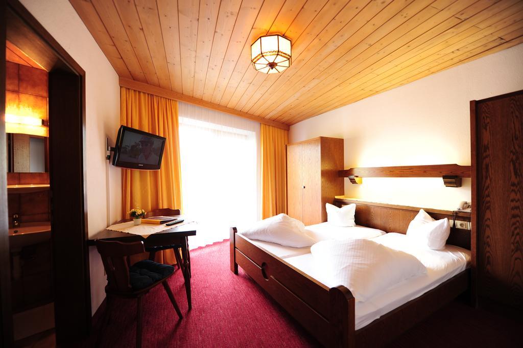 Hotel Garni Lamm Nauders Szoba fotó
